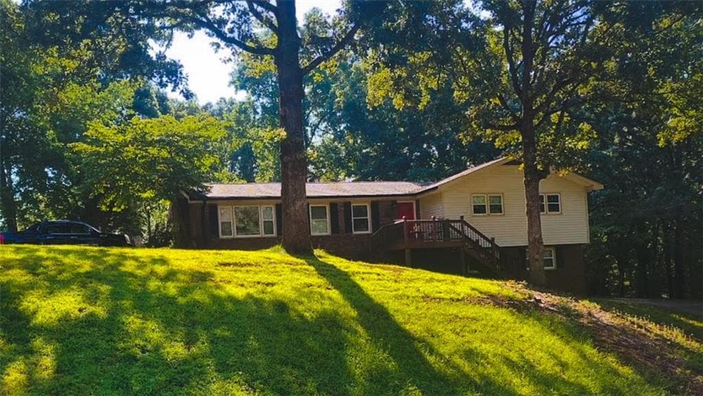 4 bedroom, 3 bathroom, 2,052 sq ft single family residence for sale at 132 Little Brook Drive, Woodstock, GA 30188