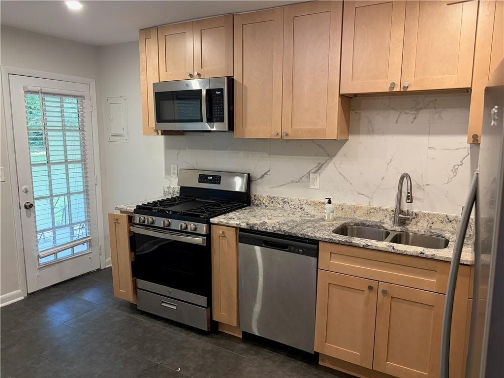 2 bedroom, 1 bathroom, 800 sq ft duplex for rent at 213 Buchanan Terrace 2, Decatur, GA 30030 for $1,700 a month — photo 6
