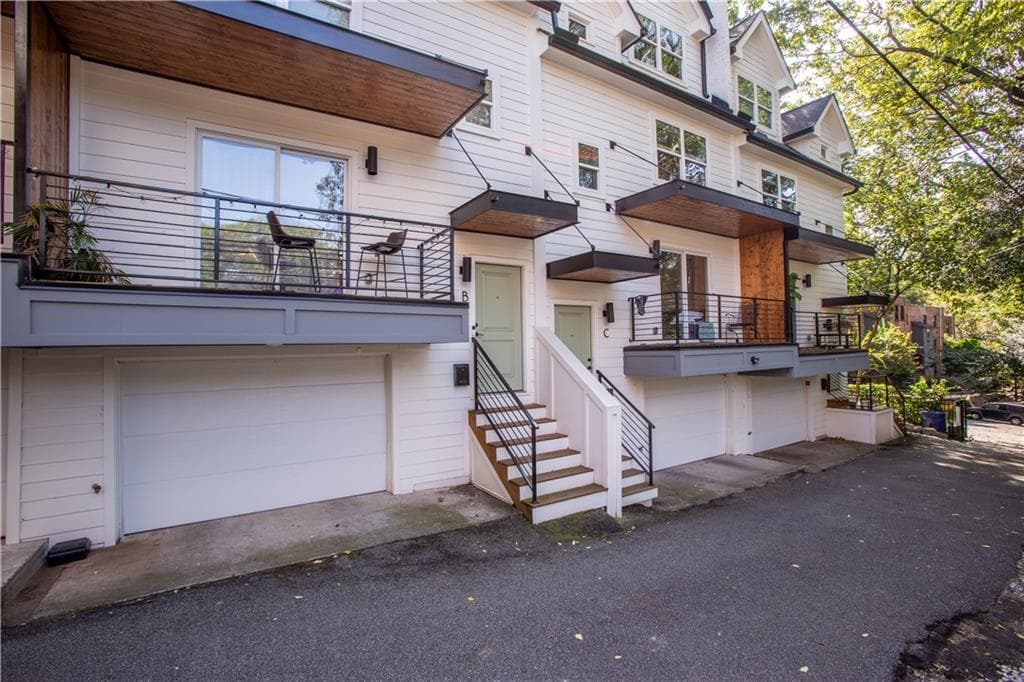 3 bedroom, 4 bathroom, 2,000 sq ft townhouse for rent at 704 Durant Place D, Atlanta, GA 30308 for $3,600 a month — photo 1 of 26