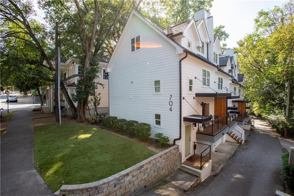 3 bedroom, 4 bathroom, 2,000 sq ft townhouse for rent at 704 Durant Place D, Atlanta, GA 30308 for $3,600 a month — photo 2