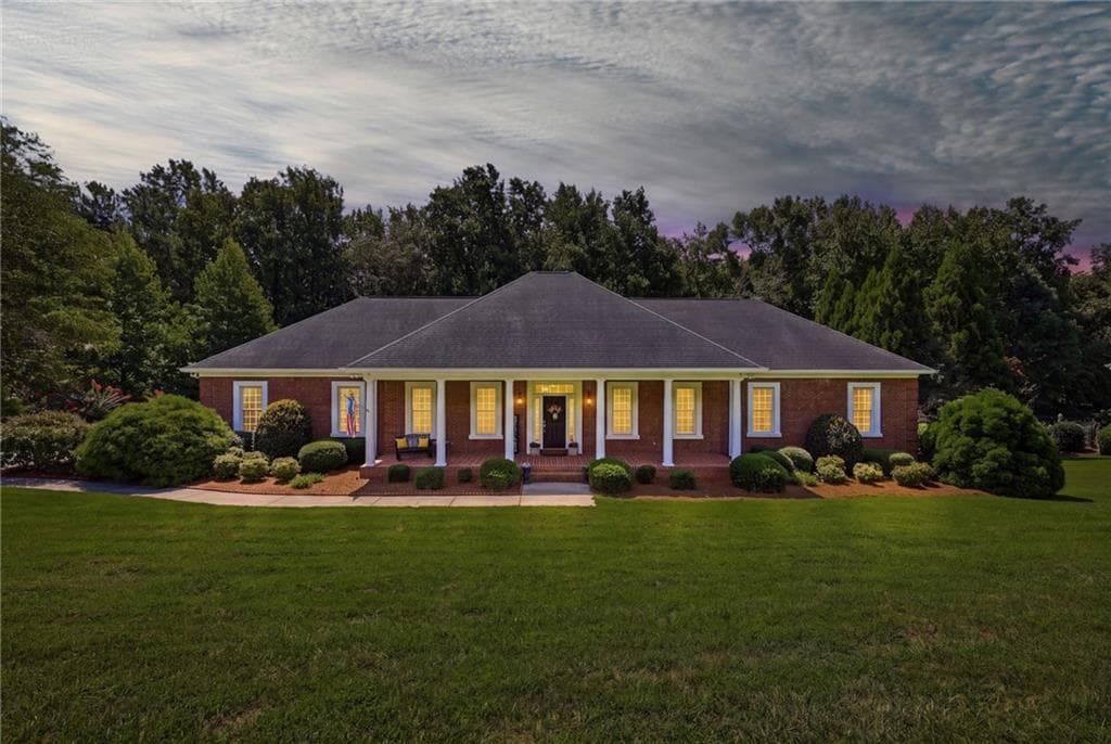 4 bedroom, 4 bathroom, 5,384 sq ft single family residence for sale at 4593 Montclair Circle, Gainesville, GA 30506 — photo 7