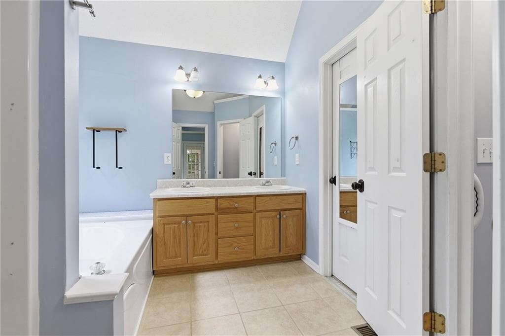 3 bedroom, 2 bathroom, 2,536 sq ft single family residence under contract at 24 Walnut Lane, Cartersville, GA 30121 — photo 8
