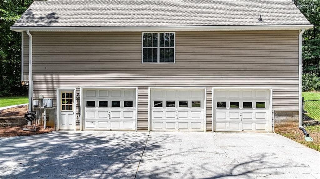 3 bedroom, 2 bathroom, 2,536 sq ft single family residence under contract at 24 Walnut Lane, Cartersville, GA 30121 — photo 3