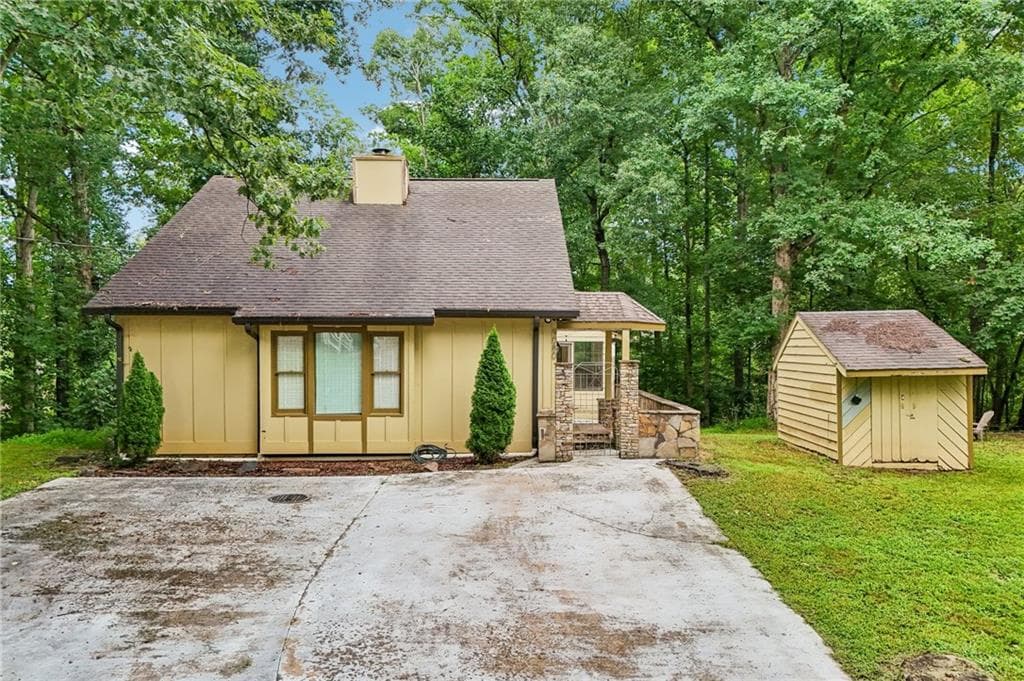 3 bedroom, 2 bathroom, 1,354 sq ft single family residence for sale at 9080 Pine Tree Circle, Gainesville, GA 30506 — photo 2