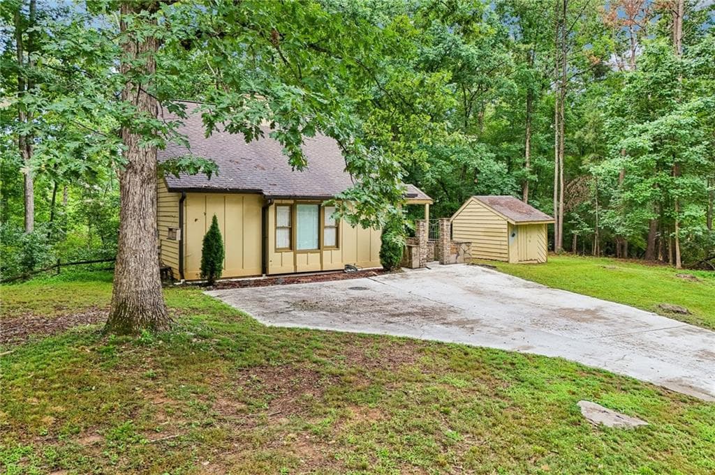 3 bedroom, 2 bathroom, 1,354 sq ft single family residence for sale at 9080 Pine Tree Circle, Gainesville, GA 30506 — photo 3