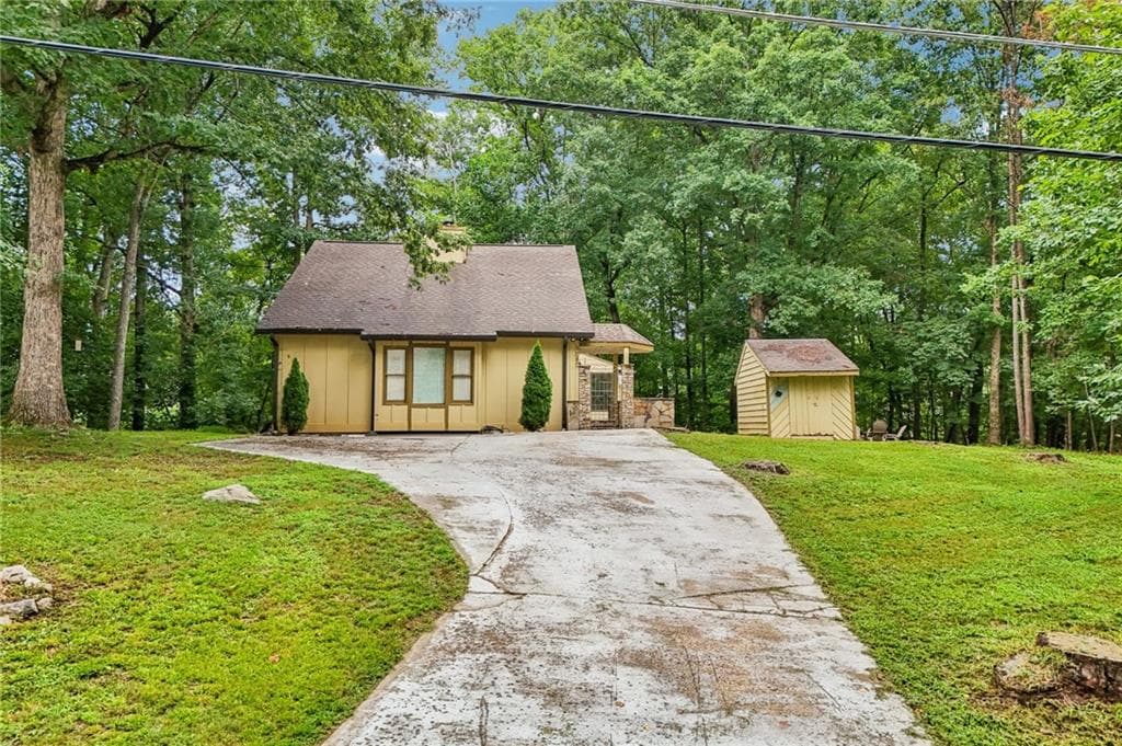 3 bedroom, 2 bathroom, 1,354 sq ft single family residence for sale at 9080 Pine Tree Circle, Gainesville, GA 30506 — photo 4