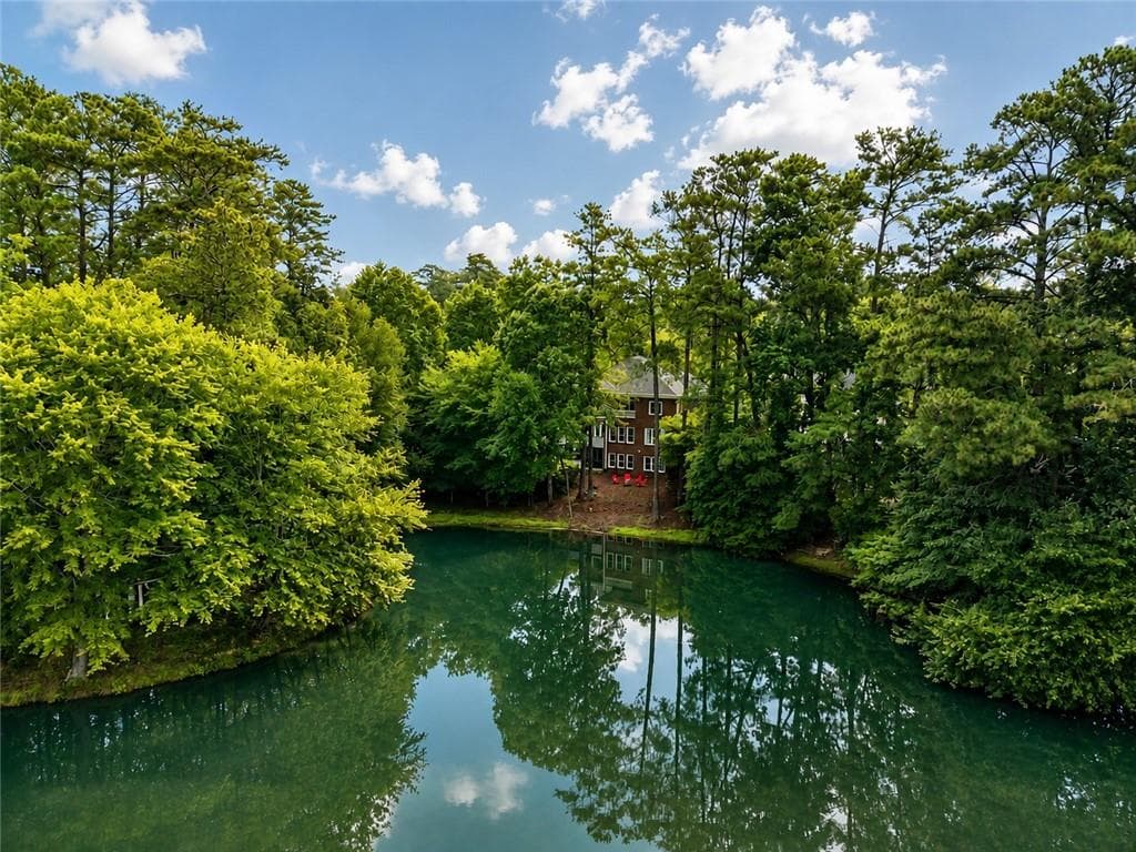 6 bedroom, 5 bathroom, 6,493 sq ft single family residence for sale at 4556 Allen Park Path, Suwanee, GA 30024 — photo 4