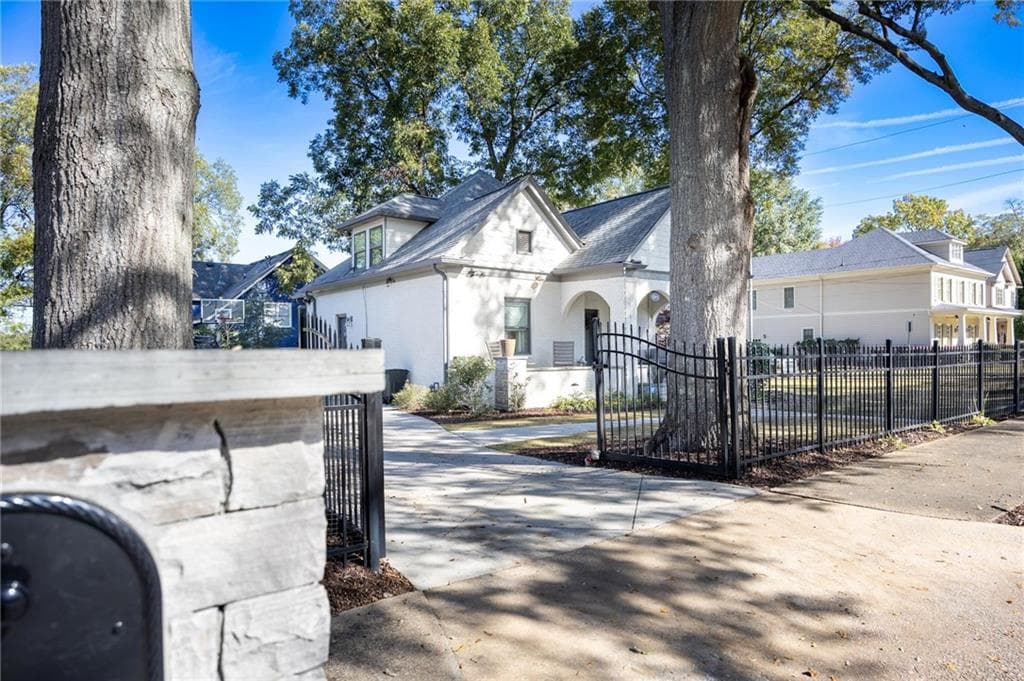 3 bedroom, 3 bathroom, 2,250 sq ft single family residence for sale at 1585 MERCER, College Park, GA 30337 — photo 9