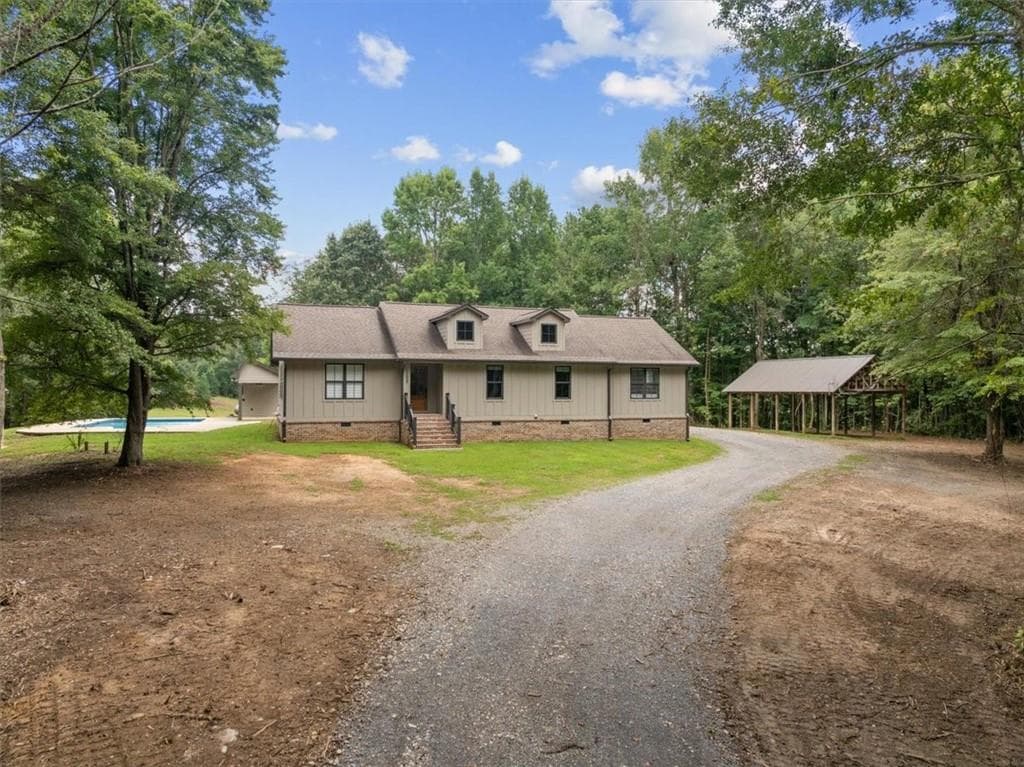 3 bedroom, 2 bathroom, 1,783 sq ft single family residence under contract at 1358 Reeves Station Road, Calhoun, GA 30701 — photo 2