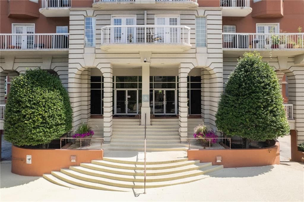 2 bedroom, 2 bathroom, 1,870 sq ft condominium for sale at 3435 Kingsboro Road 1504, Atlanta, GA 30326 — photo 2