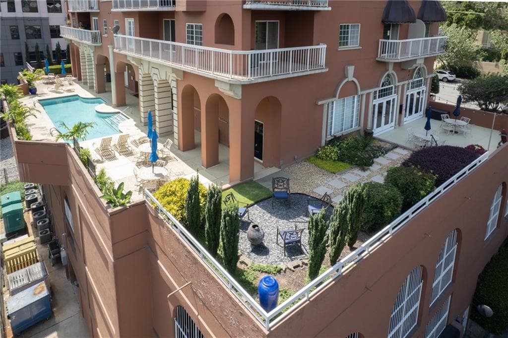 2 bedroom, 2 bathroom, 1,870 sq ft condominium for sale at 3435 Kingsboro Road 1504, Atlanta, GA 30326 — photo 3