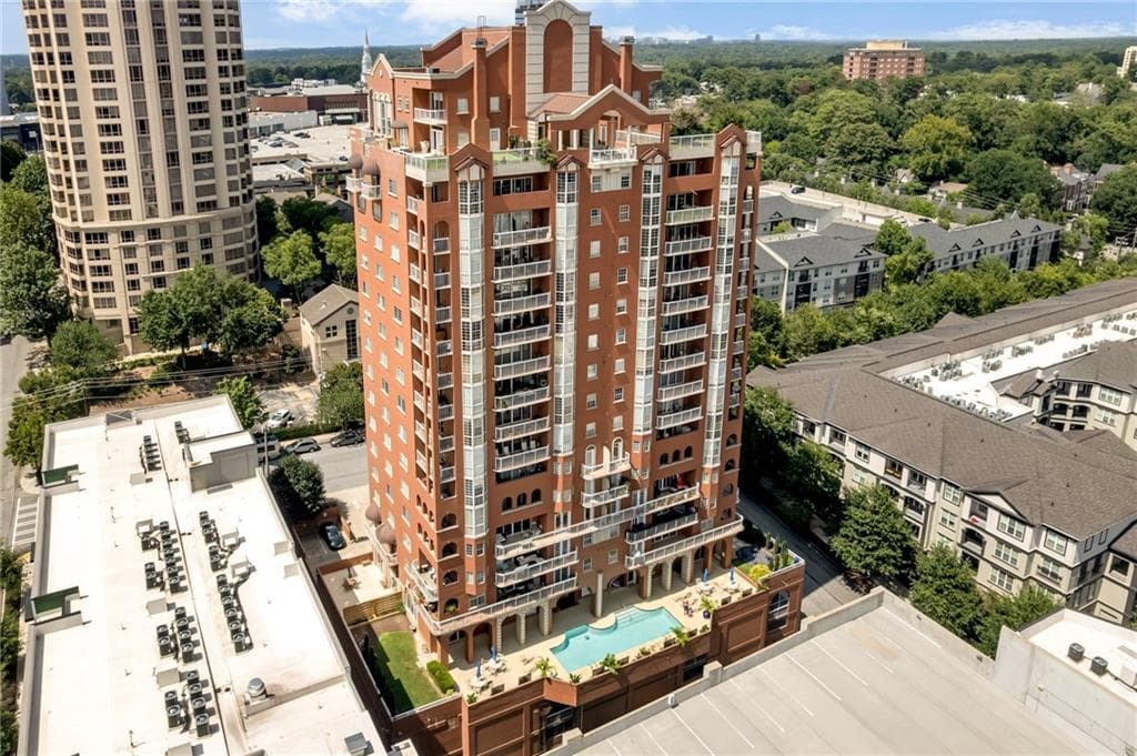 2 bedroom, 2 bathroom, 1,870 sq ft condominium for sale at 3435 Kingsboro Road 1504, Atlanta, GA 30326 — photo 5