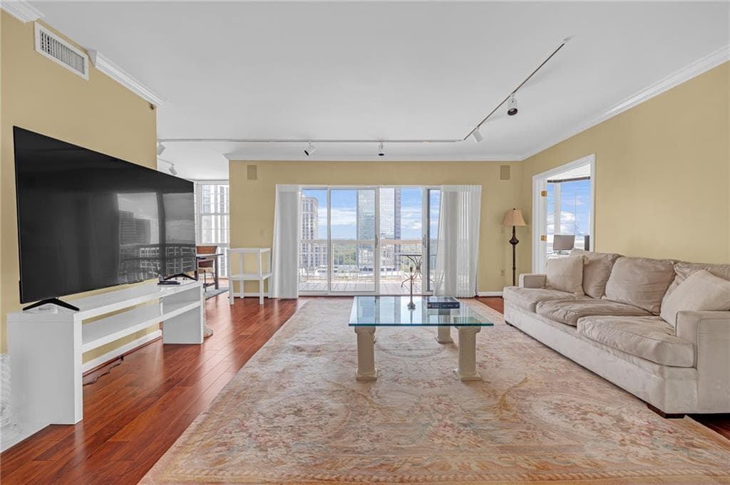 2 bedroom, 2 bathroom, 1,870 sq ft condominium for sale at 3435 Kingsboro Road 1504, Atlanta, GA 30326 — photo 9