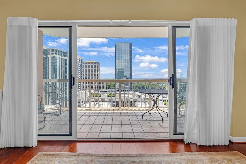 2 bedroom, 2 bathroom, 1,870 sq ft condominium for sale at 3435 Kingsboro Road 1504, Atlanta, GA 30326 — photo 10