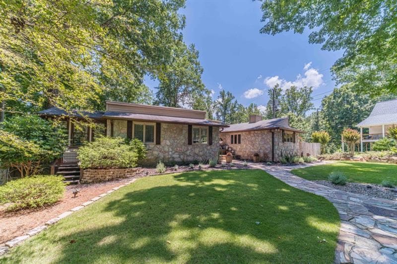 3 bedroom, 2 bathroom, 1,814 sq ft single family residence for sale at 45 Lakepoint Drive, Dawsonville, GA 30534 — photo 2