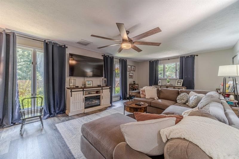 3 bedroom, 2 bathroom, 1,814 sq ft single family residence for sale at 45 Lakepoint Drive, Dawsonville, GA 30534 — photo 6