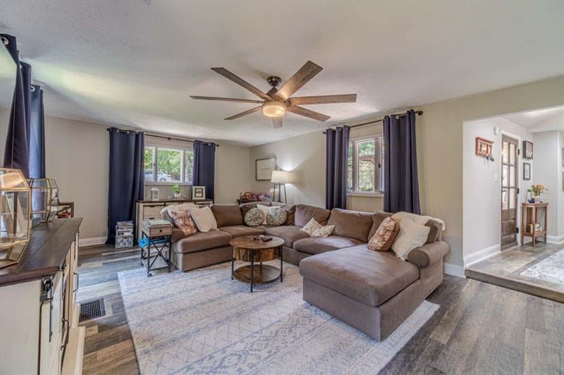 3 bedroom, 2 bathroom, 1,814 sq ft single family residence for sale at 45 Lakepoint Drive, Dawsonville, GA 30534 — photo 7
