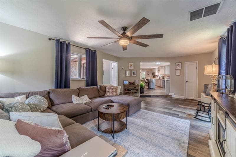 3 bedroom, 2 bathroom, 1,814 sq ft single family residence for sale at 45 Lakepoint Drive, Dawsonville, GA 30534 — photo 8