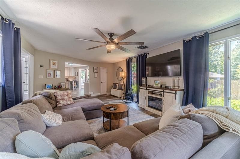 3 bedroom, 2 bathroom, 1,814 sq ft single family residence for sale at 45 Lakepoint Drive, Dawsonville, GA 30534 — photo 9