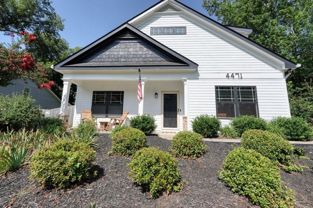 3 bedroom, 3 bathroom, 2,400 sq ft single family residence for sale at 4471 Mclain Circle, Acworth, GA 30101 — photo 2