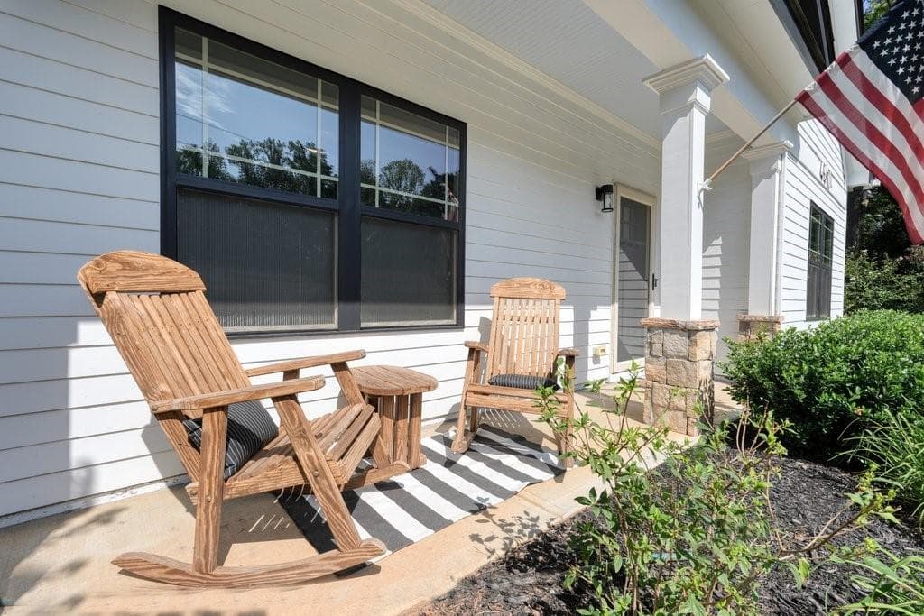 3 bedroom, 3 bathroom, 2,400 sq ft single family residence for sale at 4471 Mclain Circle, Acworth, GA 30101 — photo 4