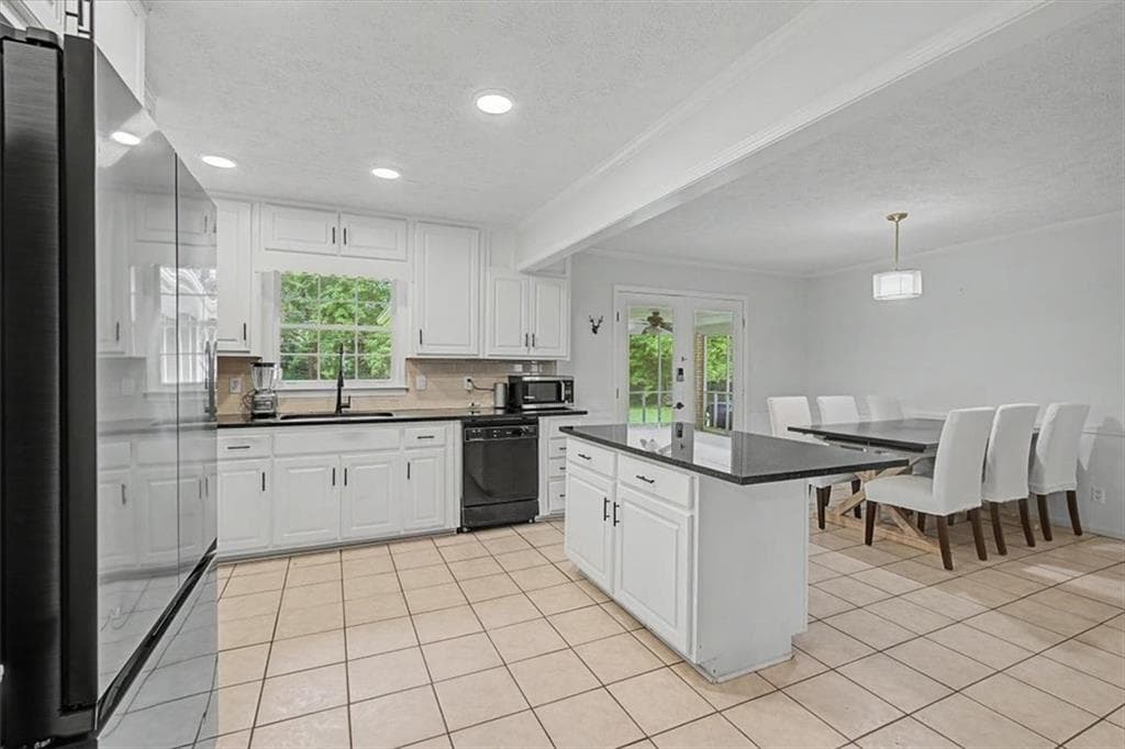 4 bedroom, 2 bathroom, 1,922 sq ft single family residence for sale at 2153 Timber Lane, Snellville, GA 30078 — photo 4