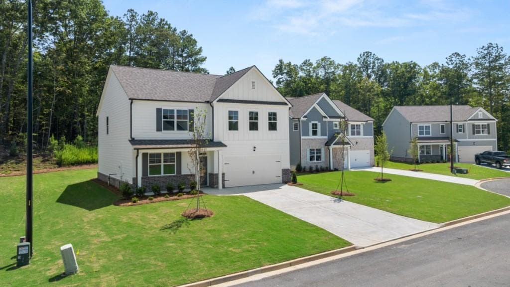 5 bedroom, 3 bathroom, 2,804 sq ft single family residence under contract at 377 Belmont Drive, Cartersville, GA 30120 — photo 2