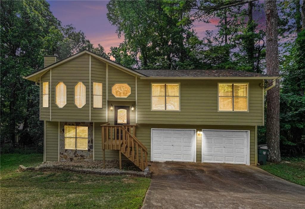 3 bedroom, 3 bathroom, 1,996 sq ft single family residence for sale at 671 Pepperwood Trail, Stone Mountain, GA 30087