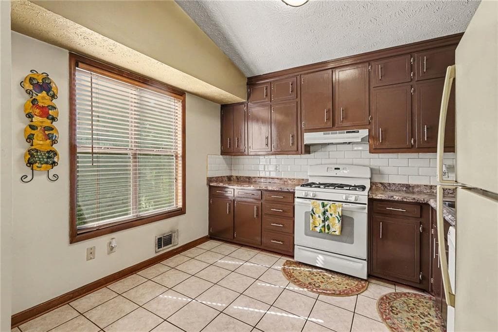 3 bedroom, 3 bathroom, 1,996 sq ft single family residence for sale at 671 Pepperwood Trail, Stone Mountain, GA 30087 — photo 8