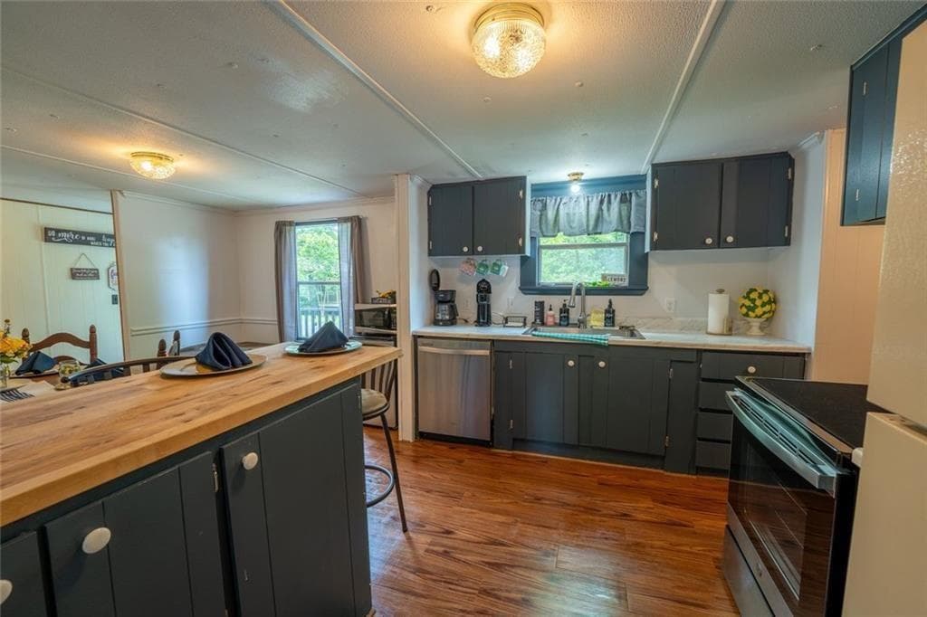 3 bedroom, 2 bathroom, 1,152 sq ft single family residence for sale at 5525 Mount Shores Circle, Gainesville, GA 30506 — photo 2