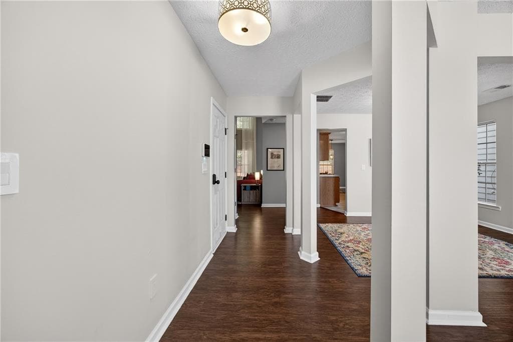 3 bedroom, 3 bathroom, 2,041 sq ft single family residence for sale at 9899 Vista Circle, Union City, GA 30291 — photo 10