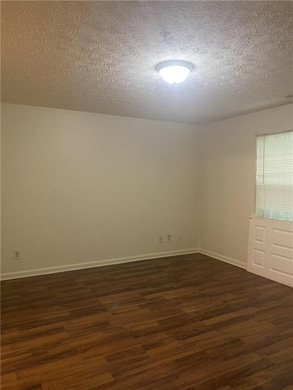 3 bedroom, 2 bathroom, 1,202 sq ft condominium for sale at 8204 Par Four Way, Lithonia, GA 30038 — photo 5