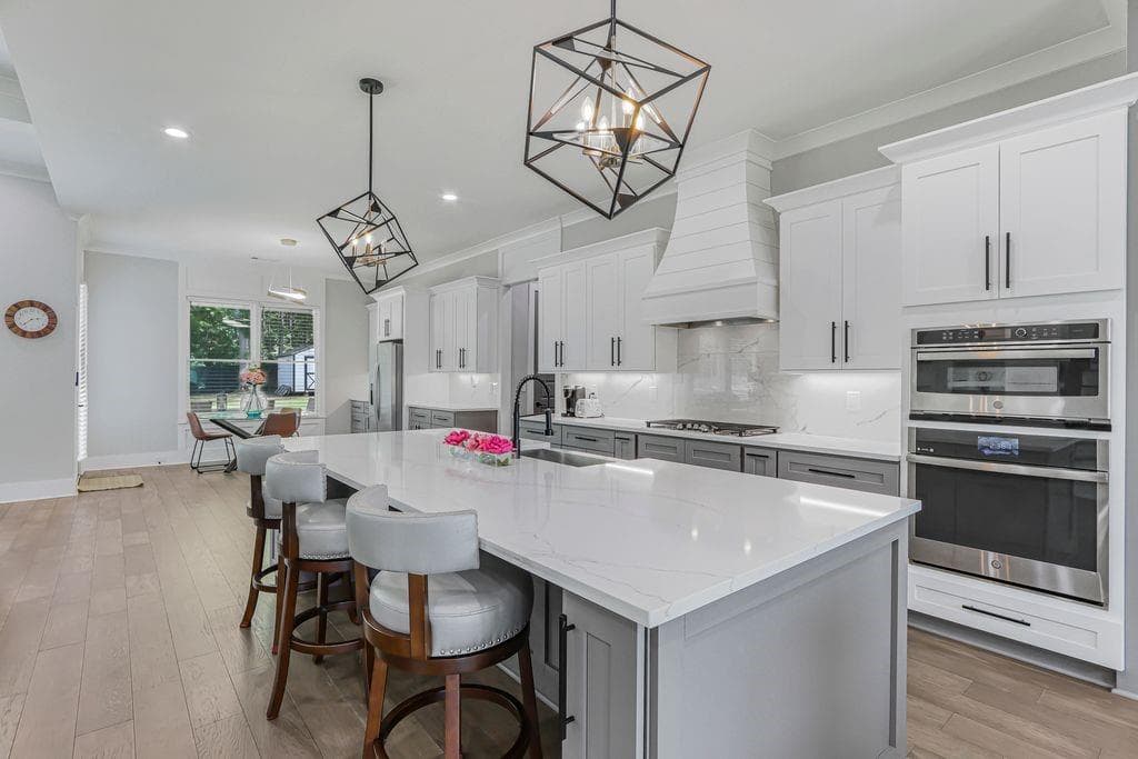 5 bedroom, 5 bathroom, 4,656 sq ft single family residence for sale at 981 Nours Circle, Lawrenceville, GA 30043 — photo 6