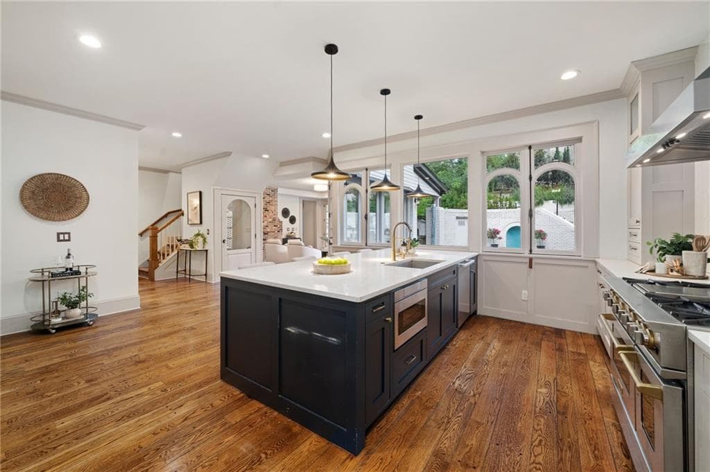 6 bedroom, 6 bathroom, 5,394 sq ft single family residence for sale at 3230 W Andrews Dr, Atlanta, GA 30305 — photo 5