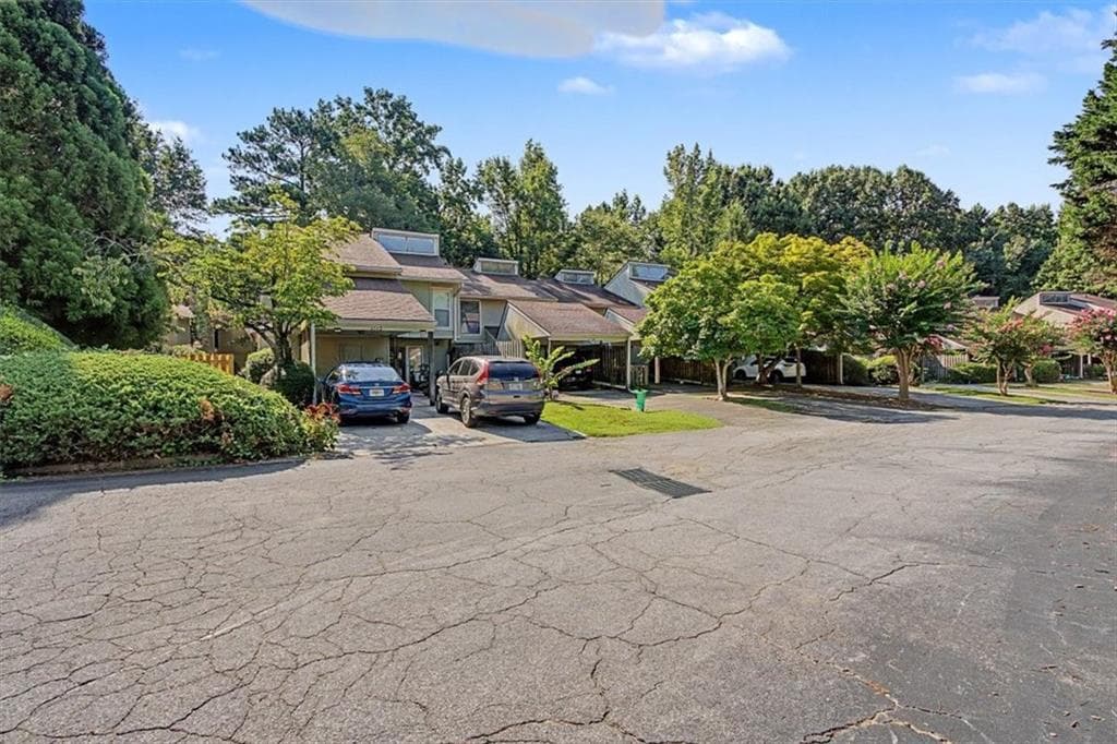 3 bedroom, 3 bathroom, 1,502 sq ft condominium for rent at 6350 Hawthorne Terrace, Peachtree Corners, GA 30092 for $2,200 a month — photo 2