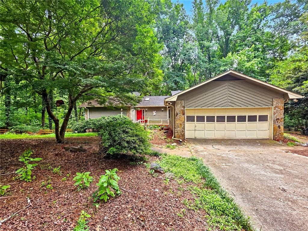 5 bedroom, 3 bathroom, 1,912 sq ft single family residence for sale at 1740 Deer Run Drive, Conyers, GA 30094