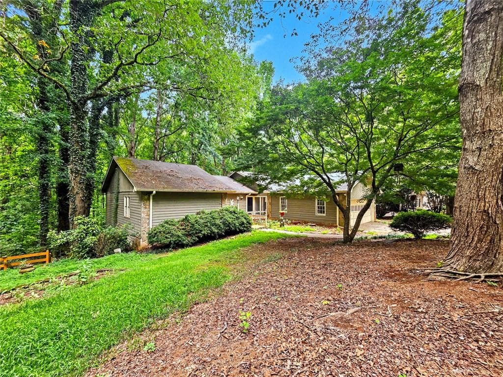 5 bedroom, 3 bathroom, 1,912 sq ft single family residence for sale at 1740 Deer Run Drive, Conyers, GA 30094 — photo 2