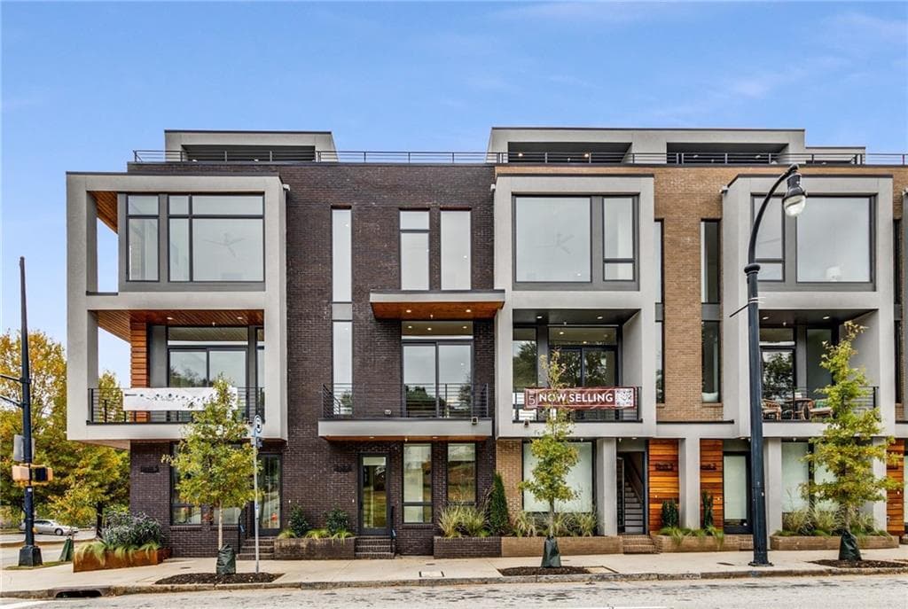 3 bedroom, 4 bathroom, 1,648 sq ft townhouse for sale at 105 Georgia Avenue 4, Atlanta, GA 30312 — photo 1 of 35