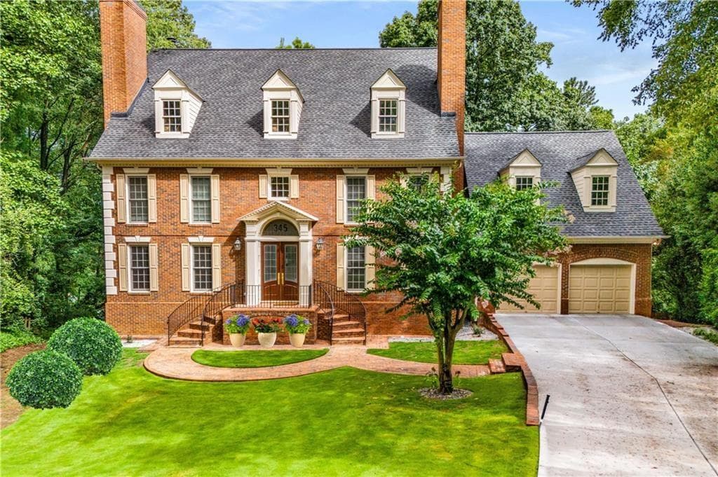 5 bedroom, 5 bathroom, 4,417 sq ft single family residence for sale at 345 W Berwicke Common, Atlanta, GA 30342 — photo 3