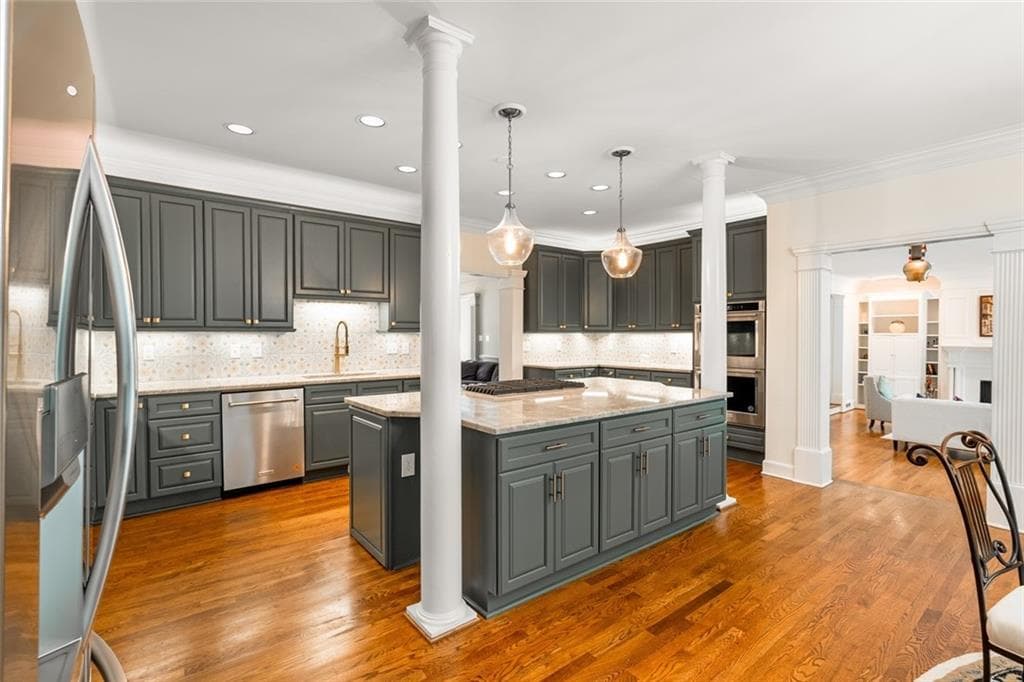 5 bedroom, 5 bathroom, 4,417 sq ft single family residence for sale at 345 W Berwicke Common, Atlanta, GA 30342 — photo 5