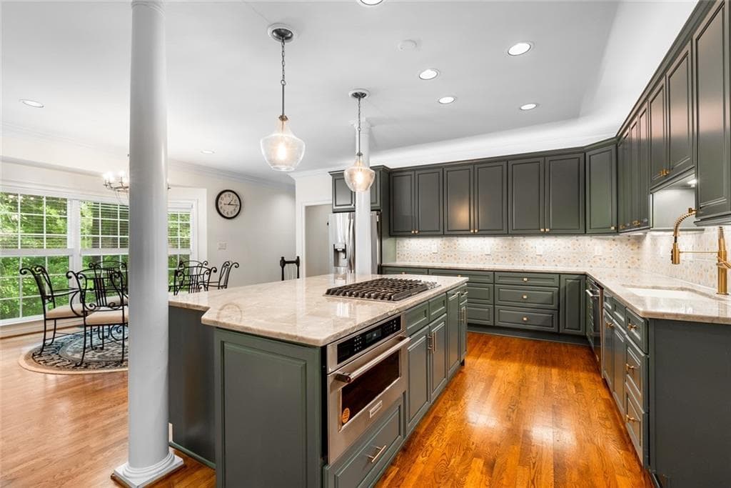 5 bedroom, 5 bathroom, 4,417 sq ft single family residence for sale at 345 W Berwicke Common, Atlanta, GA 30342 — photo 7