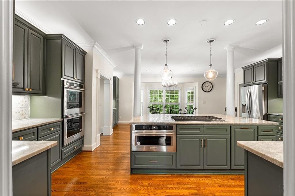 5 bedroom, 5 bathroom, 4,417 sq ft single family residence for sale at 345 W Berwicke Common, Atlanta, GA 30342 — photo 8