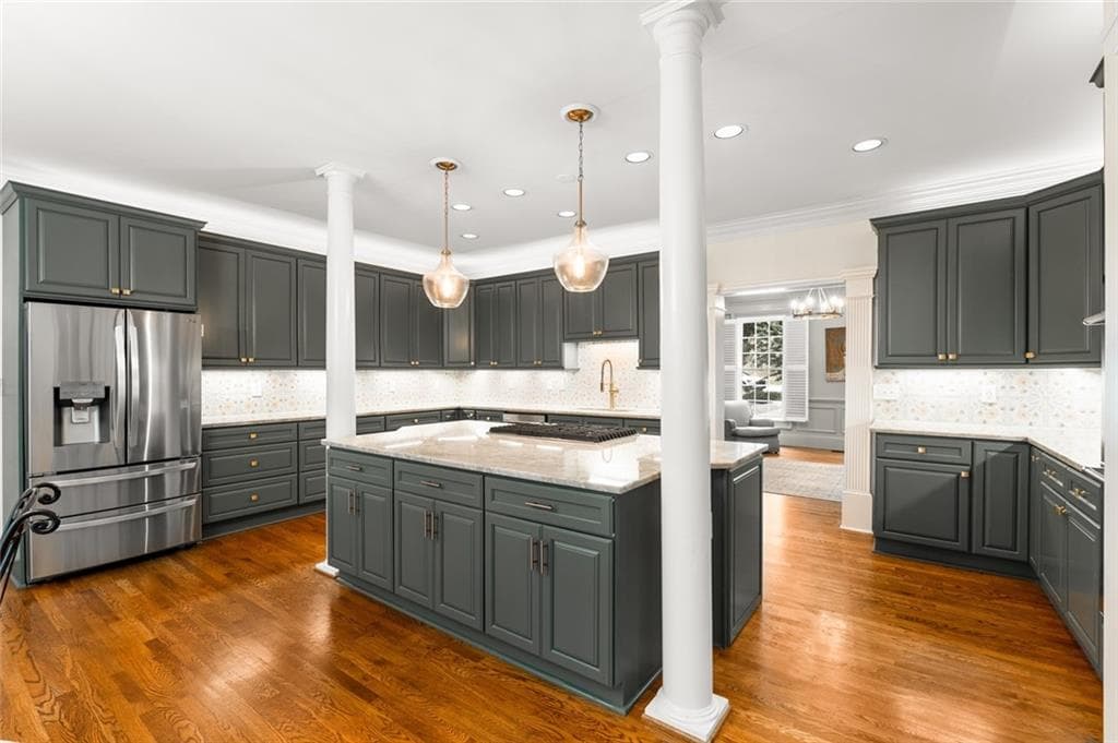 5 bedroom, 5 bathroom, 4,417 sq ft single family residence for sale at 345 W Berwicke Common, Atlanta, GA 30342 — photo 9