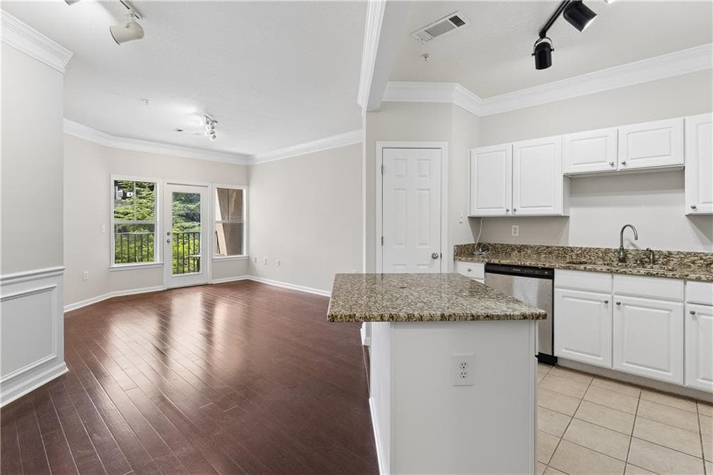 1 bedroom, 1 bathroom, 761 sq ft condominium for sale at 1850 Cotillion Drive 3309, Dunwoody, GA 30338