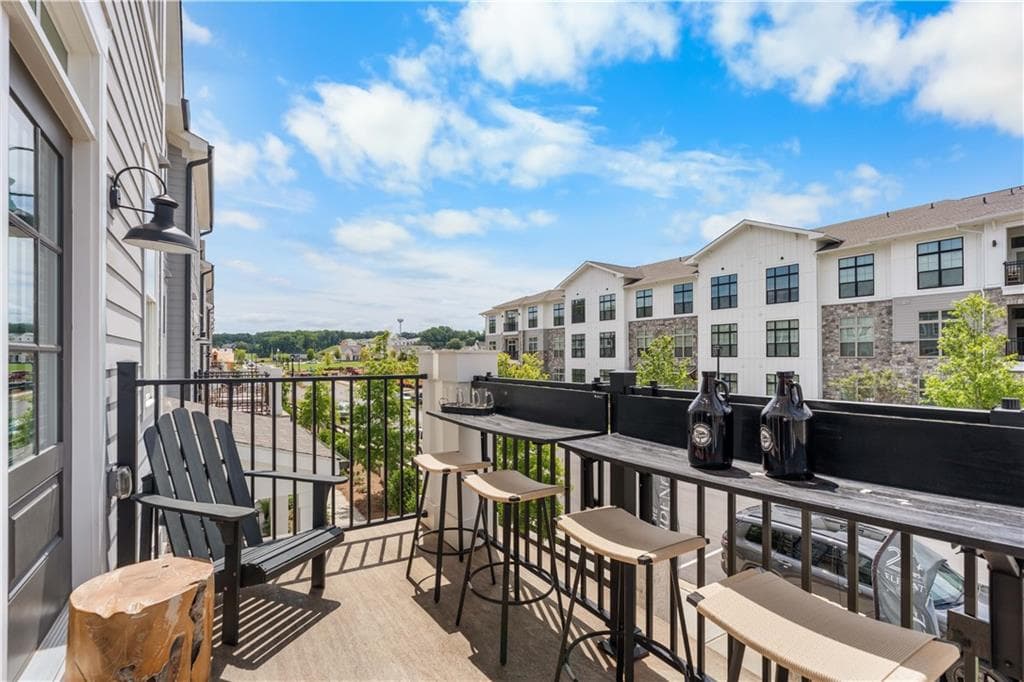 3 bedroom, 4 bathroom, 1,703 sq ft condominium under contract at 528 Alice Way D10, Cumming, GA 30040 — photo 5