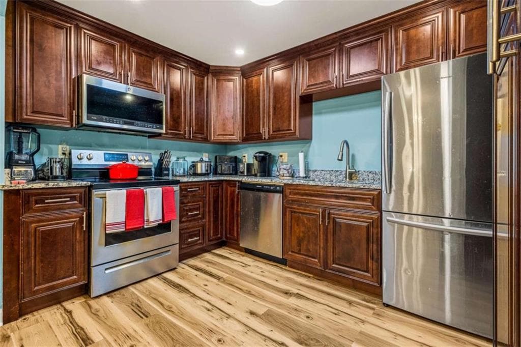 3 bedroom, 2 bathroom, 1,522 sq ft single family residence for sale at 1977 Wee Kirk Road, Atlanta, GA 30316 — photo 9