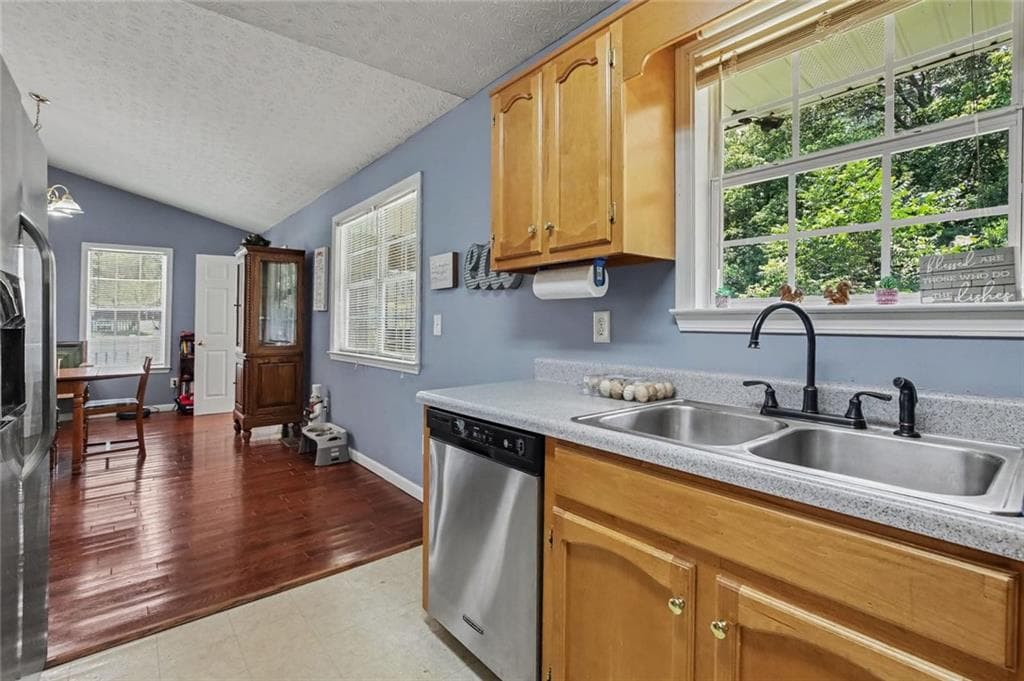 3 bedroom, 2 bathroom, 1,606 sq ft single family residence for sale at 504A Locke Street, Palmetto, GA 30268 — photo 3
