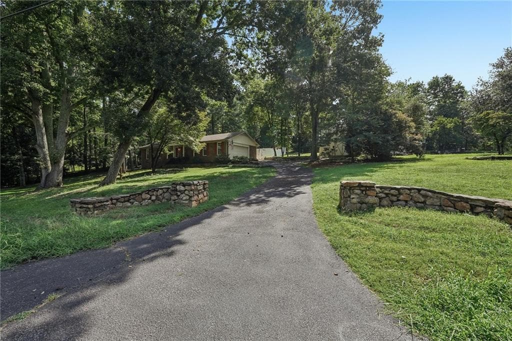 3 bedroom, 2 bathroom, 1,450 sq ft single family residence for sale at 1025 Greenwood Acres Drive, Cumming, GA 30040 — photo 2