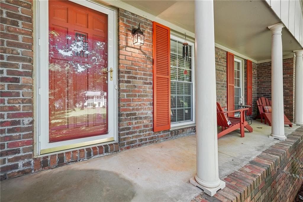 3 bedroom, 2 bathroom, 1,450 sq ft single family residence for sale at 1025 Greenwood Acres Drive, Cumming, GA 30040 — photo 5