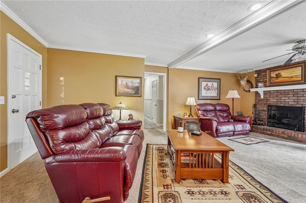 3 bedroom, 2 bathroom, 1,450 sq ft single family residence for sale at 1025 Greenwood Acres Drive, Cumming, GA 30040 — photo 9